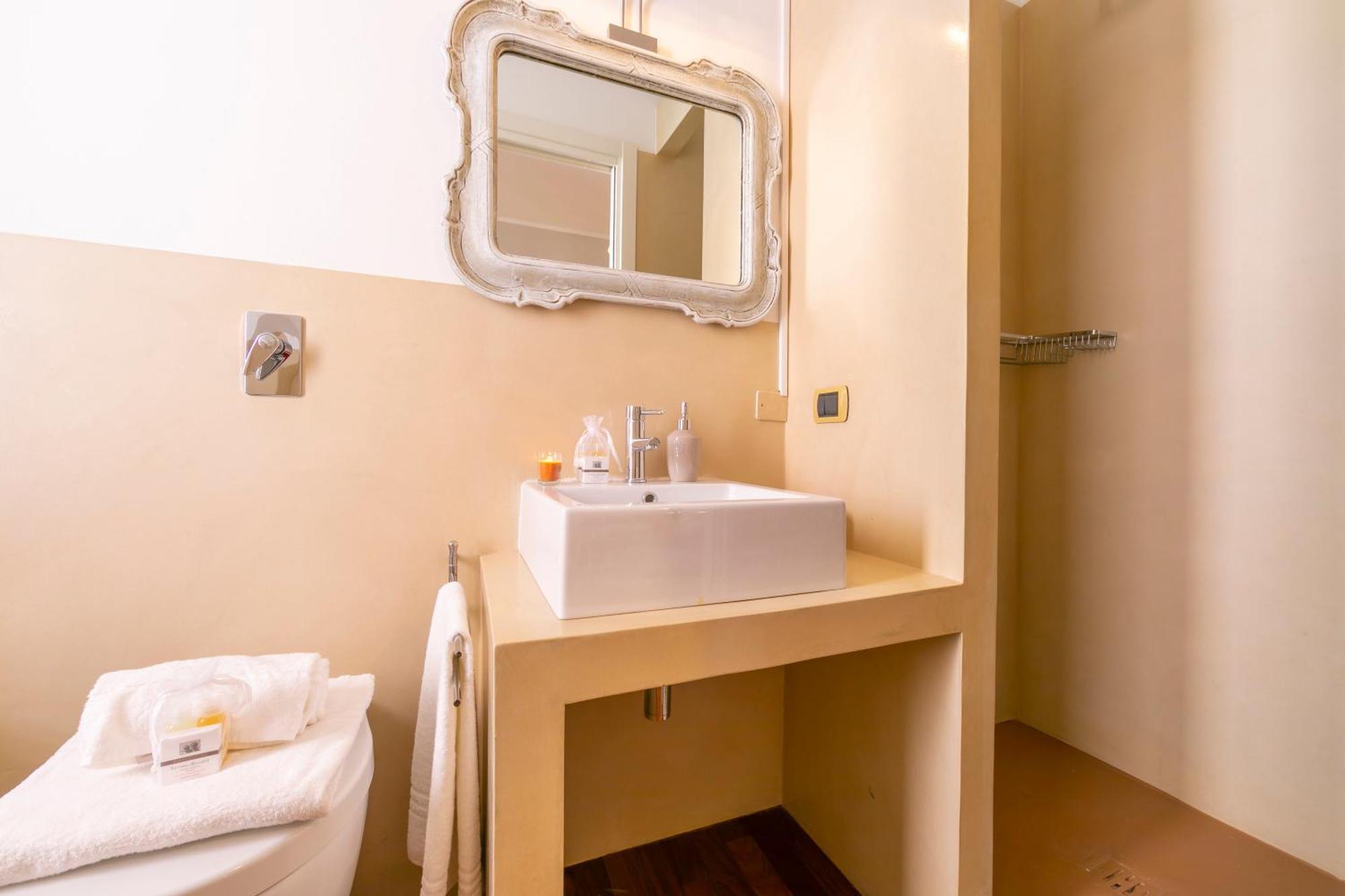 Appartamento Il Golfo Lake View - Happy Rentals Laveno Luaran gambar