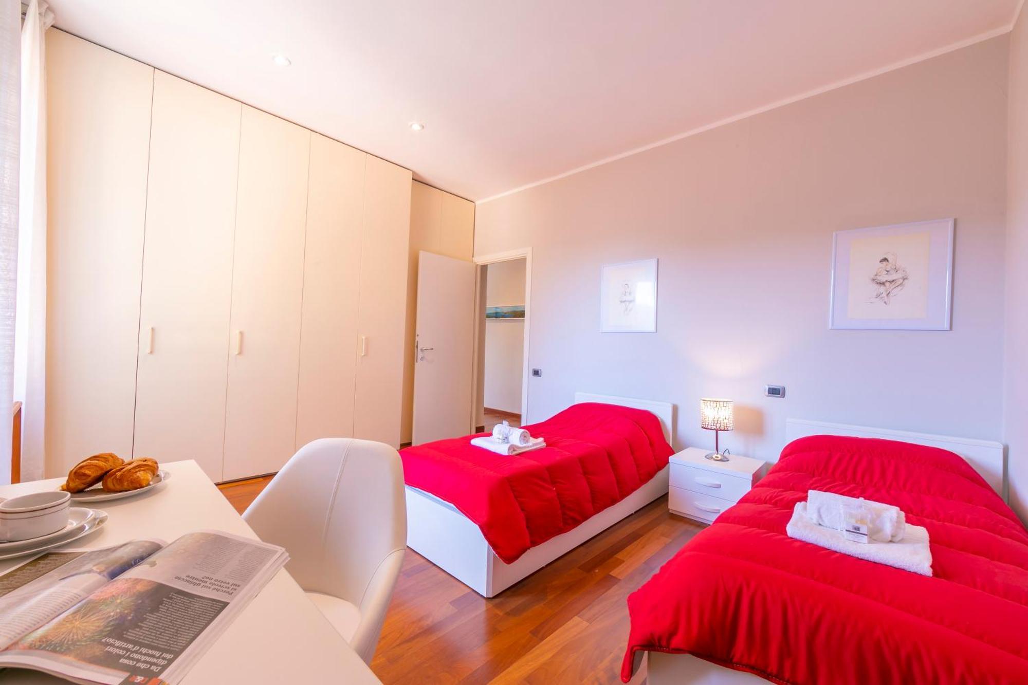 Appartamento Il Golfo Lake View - Happy Rentals Laveno Luaran gambar
