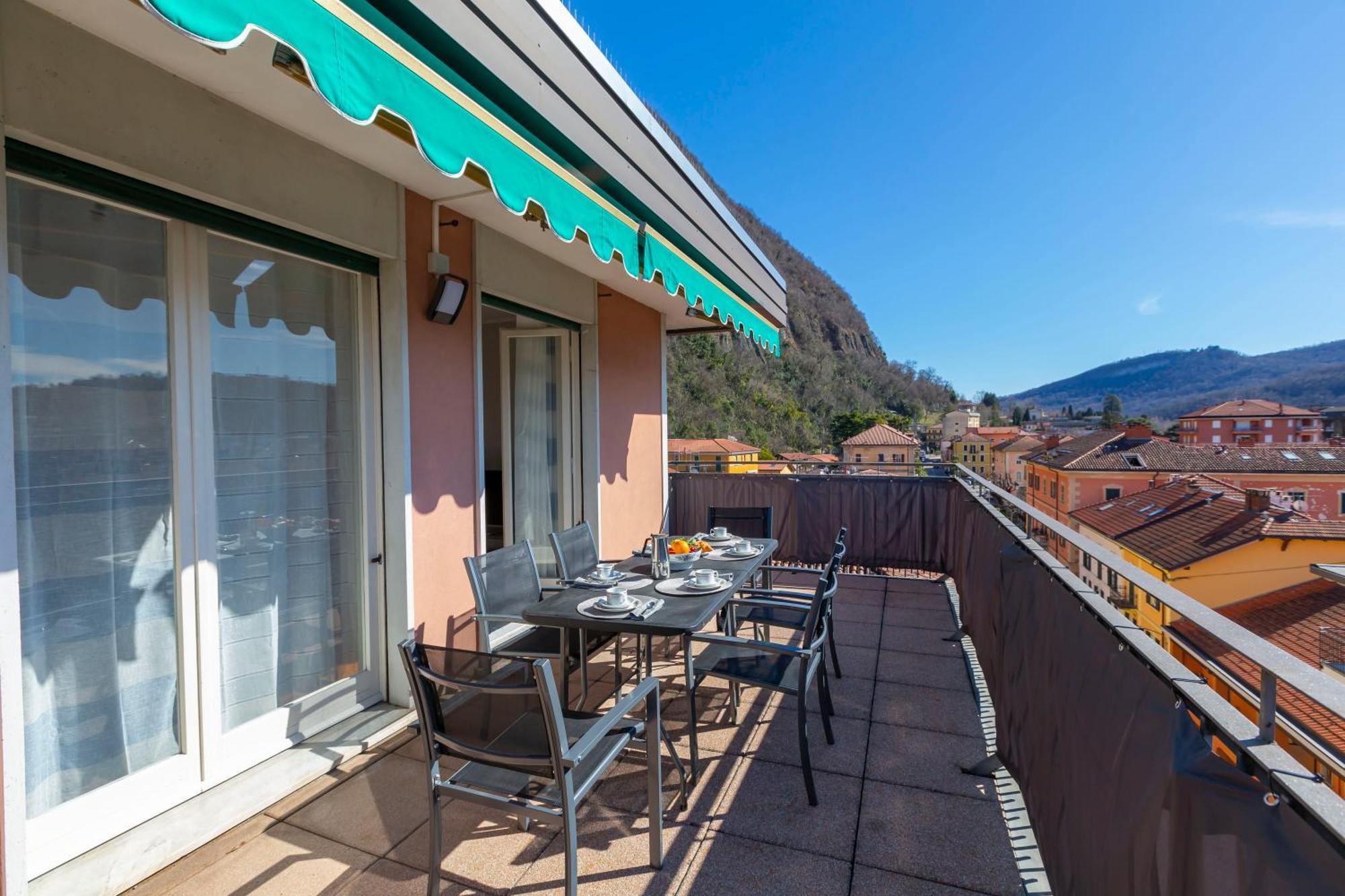 Appartamento Il Golfo Lake View - Happy Rentals Laveno Luaran gambar