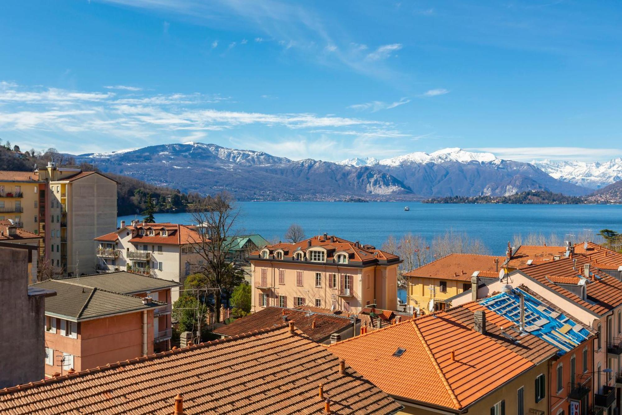 Appartamento Il Golfo Lake View - Happy Rentals Laveno Luaran gambar