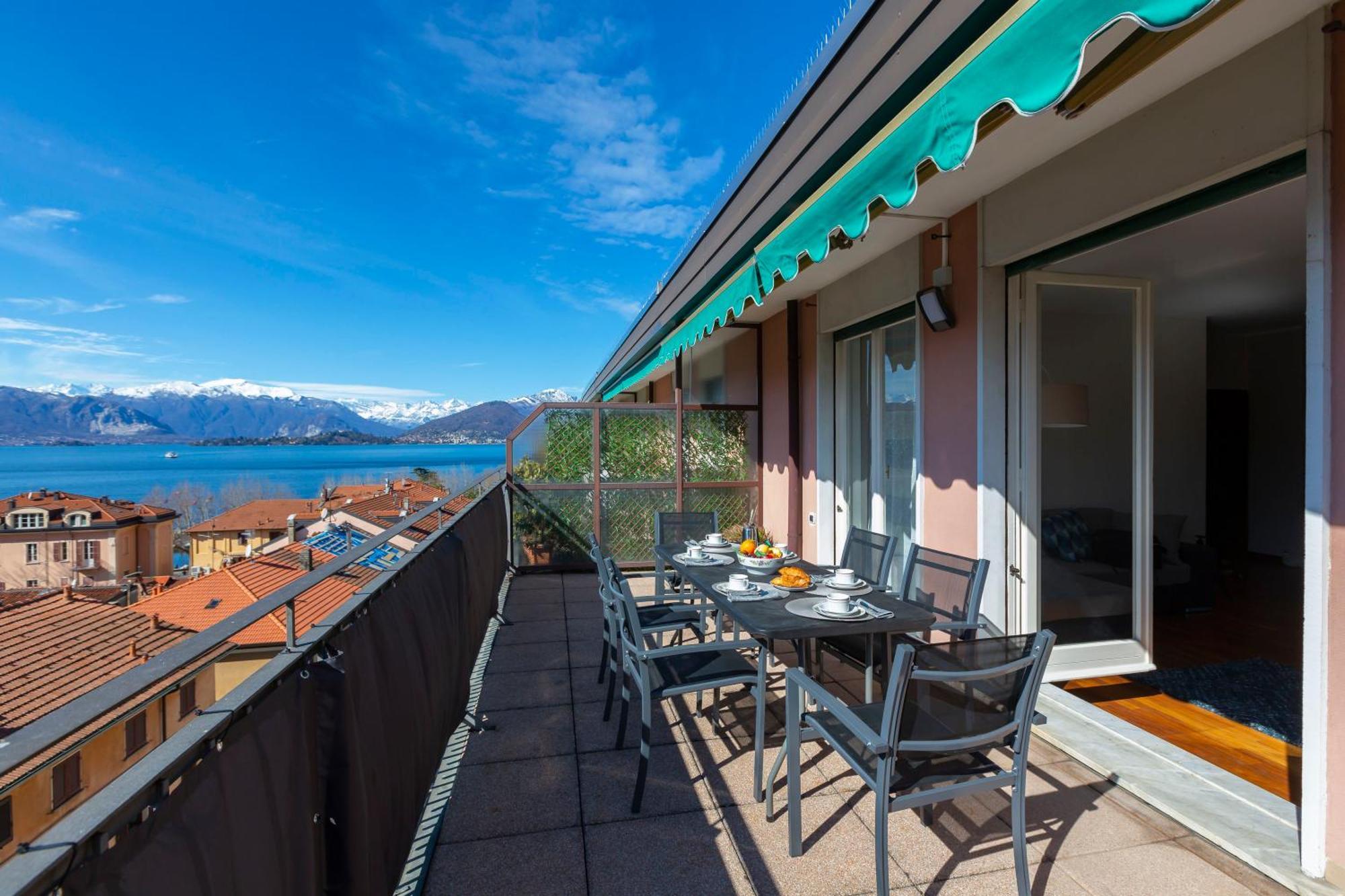 Appartamento Il Golfo Lake View - Happy Rentals Laveno Luaran gambar